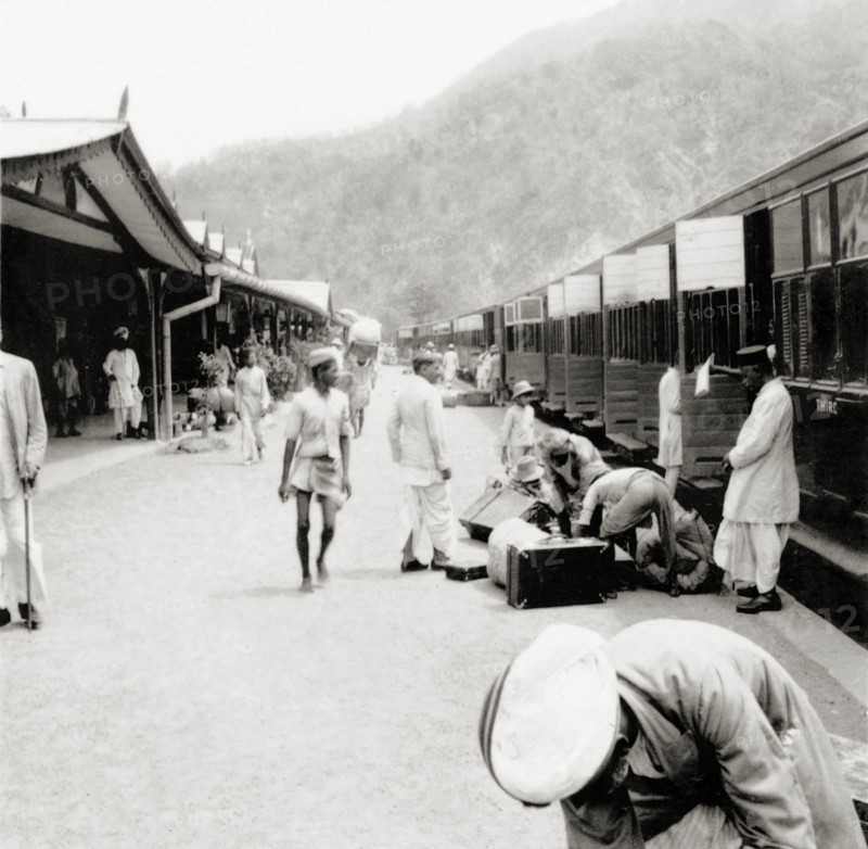 Unloading luggage at Kathgodam railway station. Indian porters help European passengers to unload their luggage from a train on the platform at Kathgodam railway station. Kathgodam, United Provinces (Uttar Pradesh), India, June 1935. Naini Tal, Uttaranchal, India, Southern Asia, Asia.