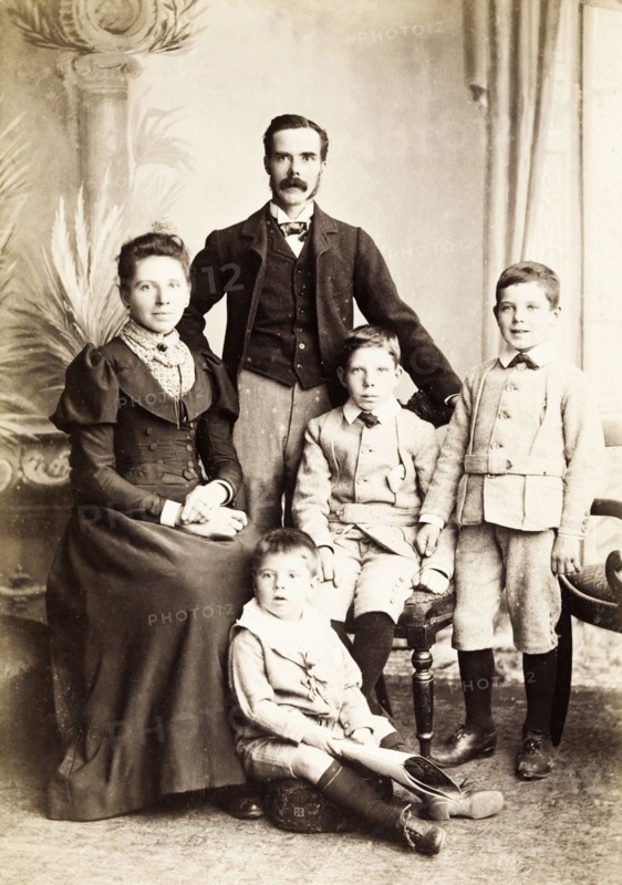 The Coton family. Studio portrait of the Coton family, dressed in typical late Victorian clothing. The award-winning Cobb & Keir studio, where this photograph was taken, was renowned for its artistic excellence in portraiture. London, England, circa 1895. London, London, City of, England (United Kingdom), Western Europe, Europe .