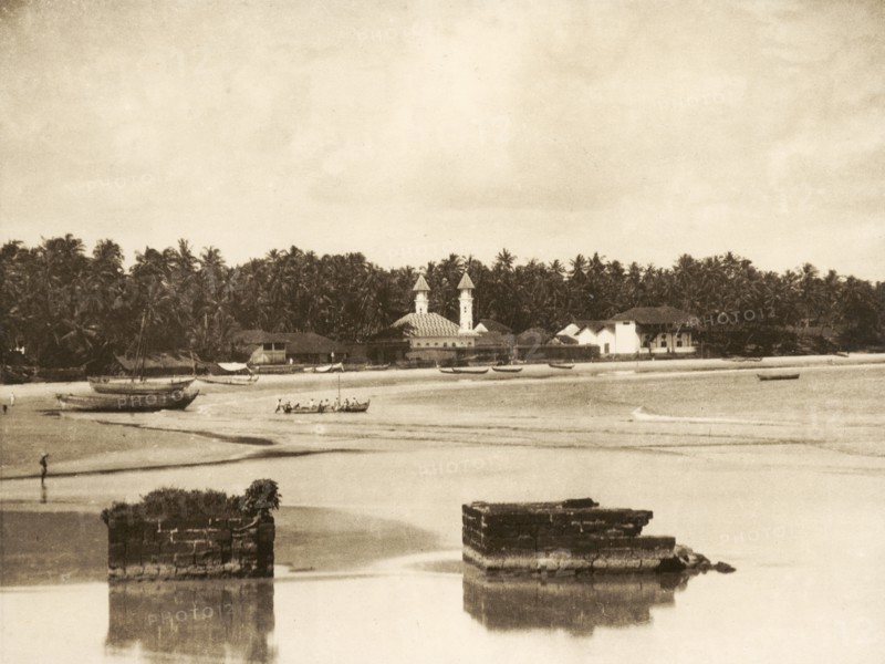 Madayi Mosque in Kannur. View across a sandy bay looking towards Madayi Mosque. The white marble mosque was originally built in 1124 AD by Malik Bin Deenar, a Muslim preacher. Cannanore (Kannur), Kerala, India, circa 1936. Kannur, Kerala, India, Southern Asia, Asia.