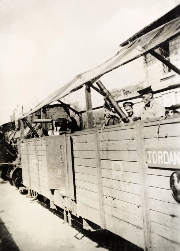 Railway guard carriage, Palestine. British soldiers armed with light mortar travel inside a railway guard carriage, protected by overhead shields. During the period of the Great Uprising (1936-39), an additional 20,000 British troops were deployed to Palestine in an attempt to clamp down on Arab dissidence. British Mandate of Palestine (Middle East), circa 1938. Jordan, Middle East, Asia.