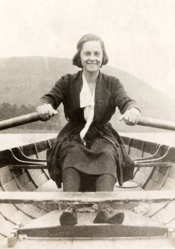 Beryl Phelps rows a boat. Portrait of Beryl Phelps rowing a boat off the shore at Eastbourne. Eastbourne, England, circa 1922. Eastbourne, Sussex, England (United Kingdom), Western Europe, Europe .
