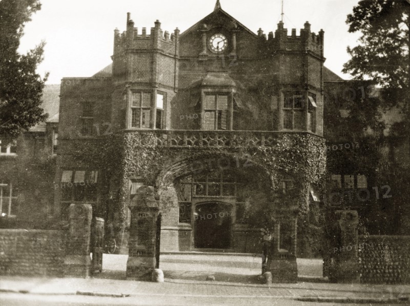 School House at Eastbourne College. The arched gateway and facade of School House at Eastbourne College. Eastbourne, England, circa 1923. Eastbourne, Sussex, England (United Kingdom), Western Europe, Europe .