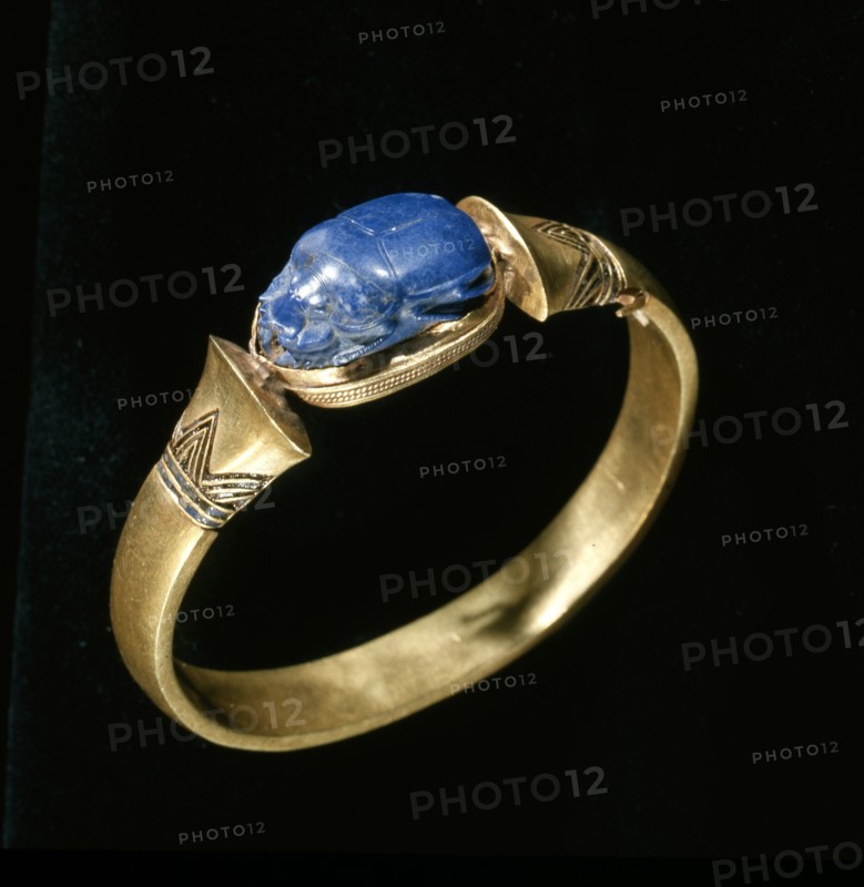 Gold bracelet from the tomb of Shoshenq II mounted with a lapis lazuli scarab