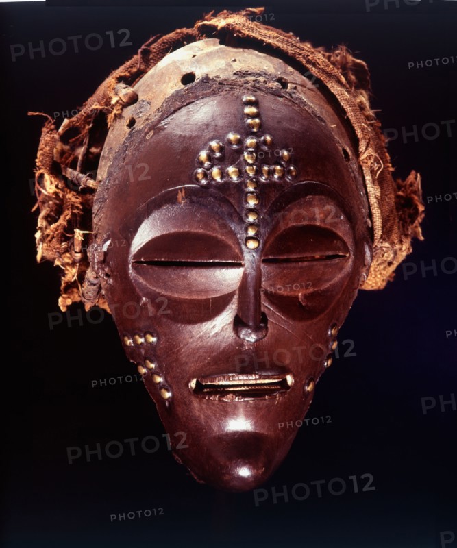 Dance mask of a type known as Mwana Pwo, regarded as an idealised depiction of a beautiful young girl