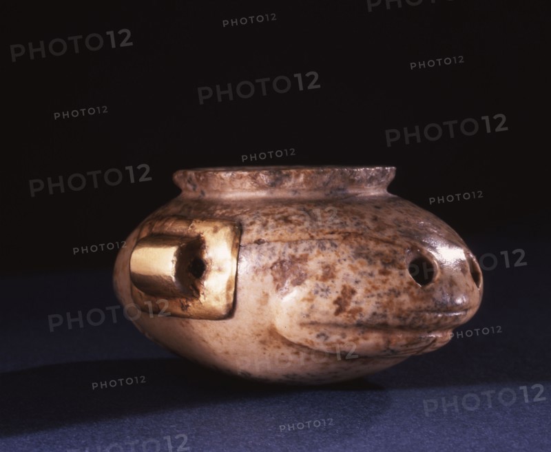 Bowl in the form of a frog, a symbol of fertility, creation and regeneration