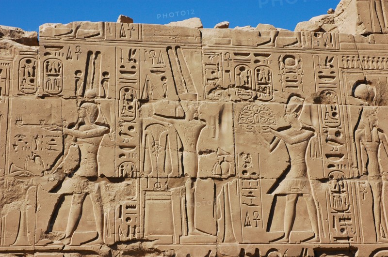 Incence offerings to Amun and Horus on a wall of the Cachette Court