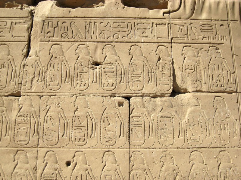 Relief of hieroglyphic insription and captive in the Cachette Court