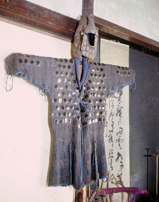 Suit of multi pointed mail