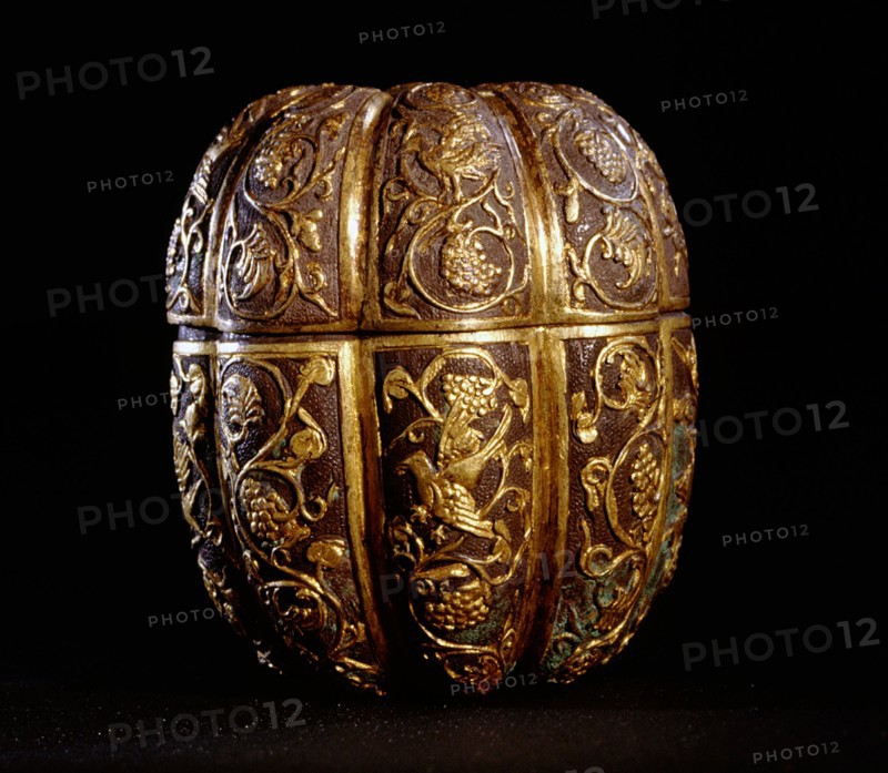 Small melon shaped box and cover made of parcel gilt silver