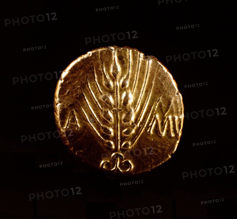 Gold coin of Cunobelinus (AD 10 40) The inscription CA MV denotes the town of Colchester where Cunobelinuss gold coins were struck