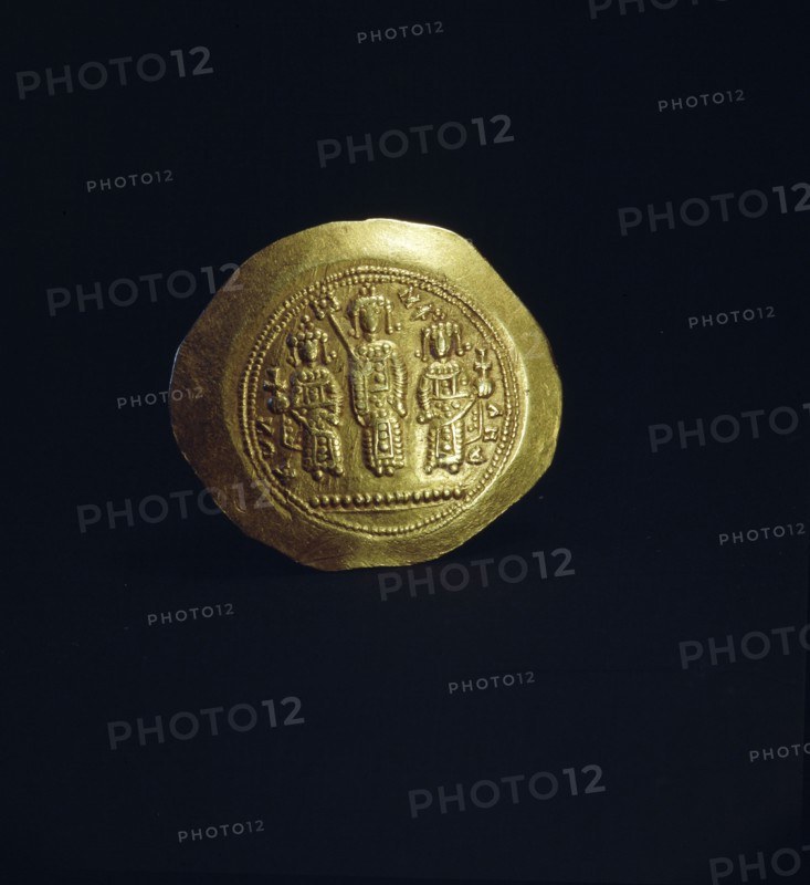 The reverse of a gold scyphate (coin) of Romanus IV
