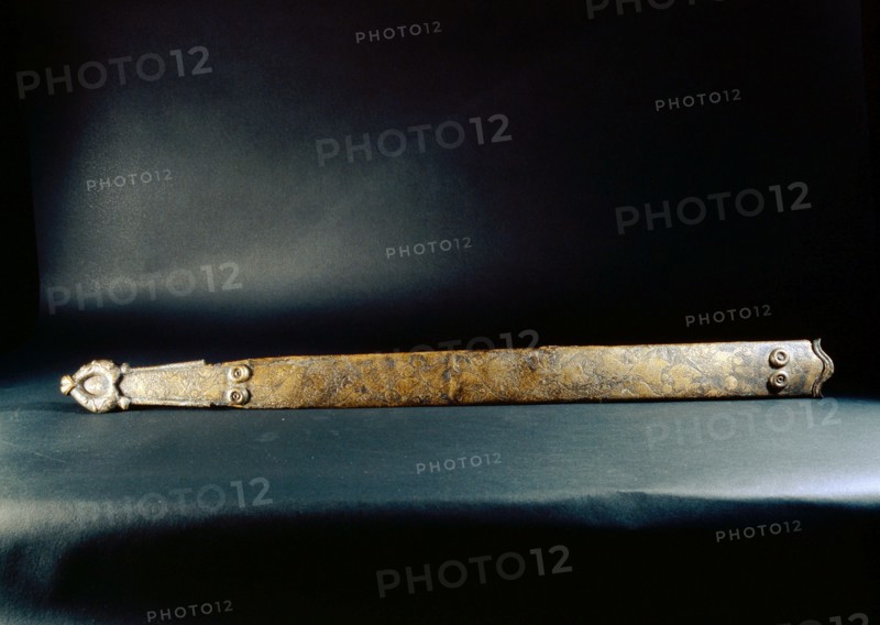 Bronze and iron scabbard