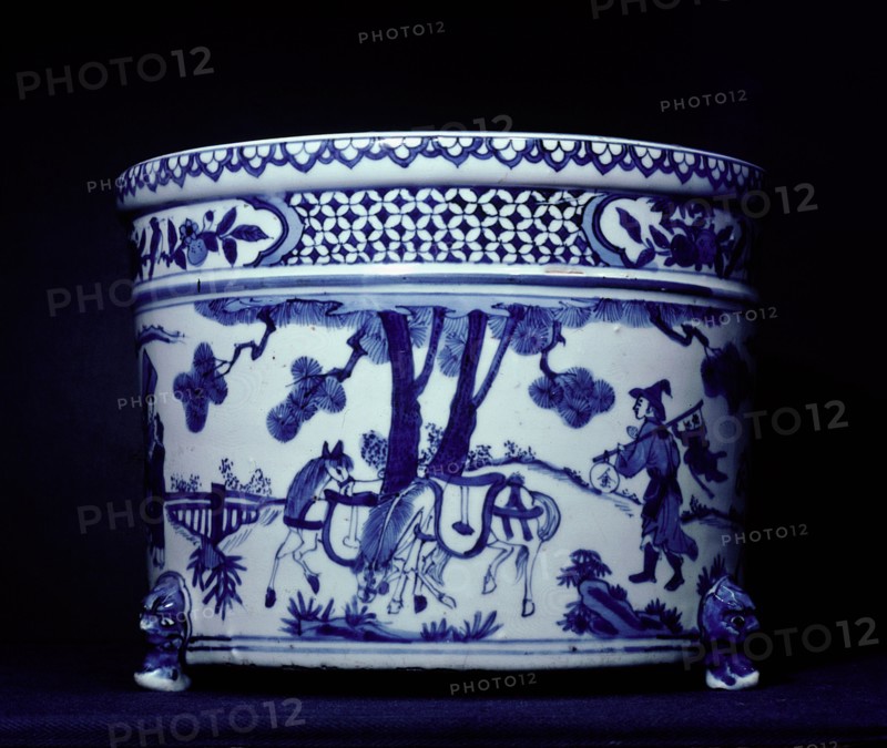 Blue and white ware jar