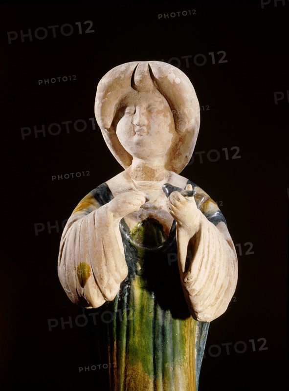Pottery figure of a court lady holding a bird