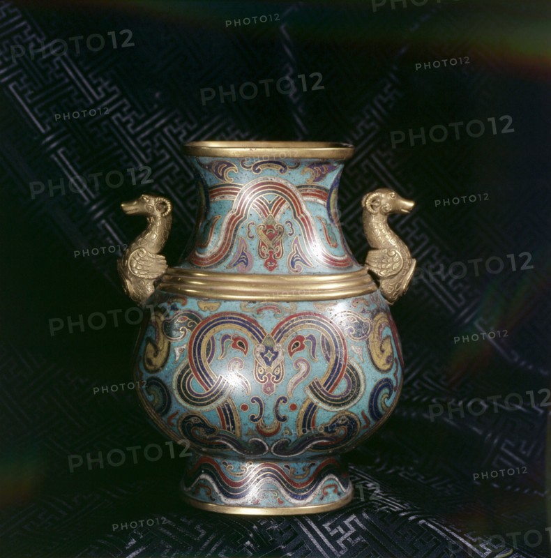 Cloisonne enamel vessel with similar shape to archaic ritual bronze vessels