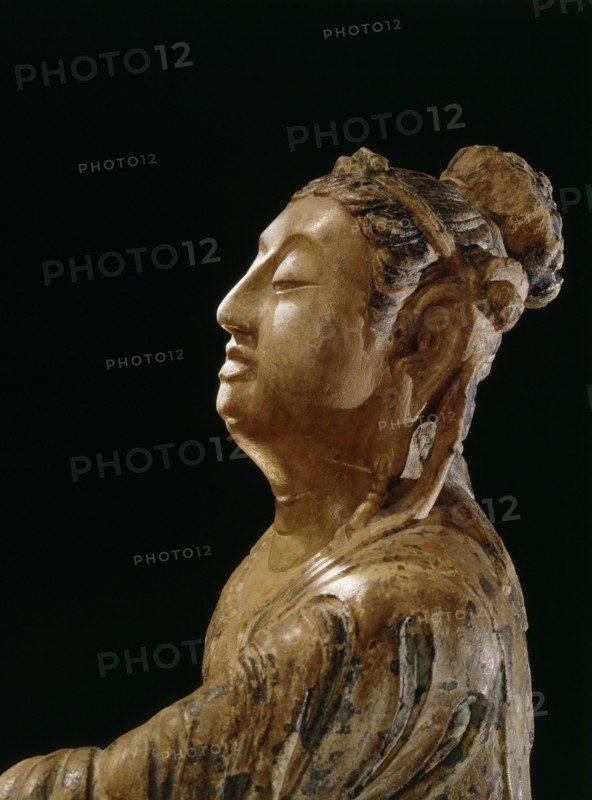 The mid to late Tang dynasty saw a growing prominence of Bodhisattva figures in Buddhist iconography
