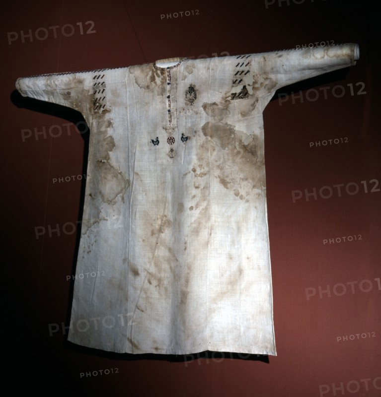 Linen tunic with stitched decoration
