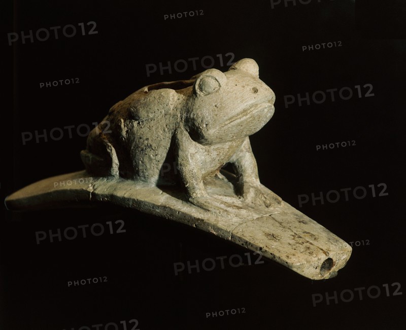 Platform effigy pipe