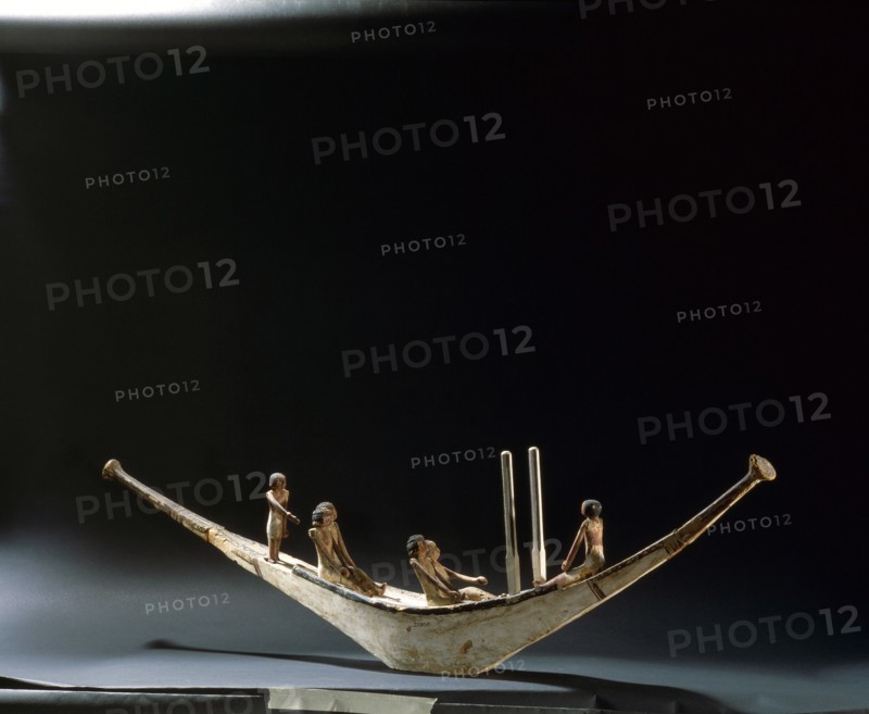 A model of a rowing boat with crew and two steering posts