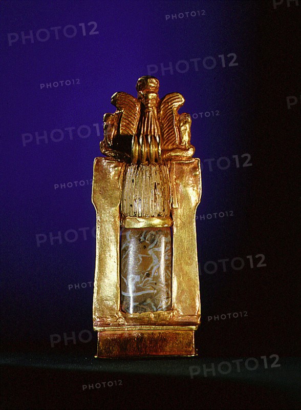 Ram headed standard amulet from the tomb of Wen djeba en djed, senior official of Psusennes I