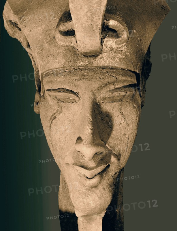A colossal head of Amenhotep IV ( Akhenaton ) in the Double Crown