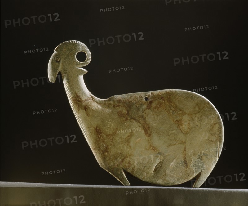 Cosmetic palette in the form of a ram