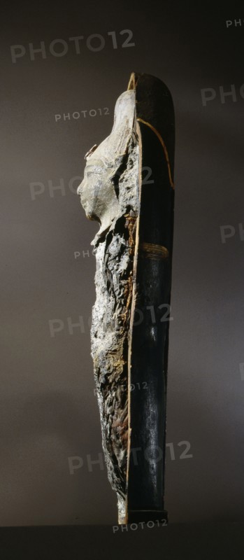 In the mummiform case is contained the body of Osiris, made of earth with germinated grains, symbolising the resurrection of the god