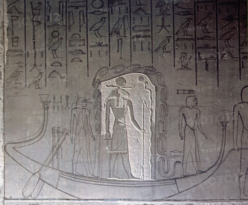 Efu Ra, the dead sun is drawn in the Evening Boat through the Realms of the Night