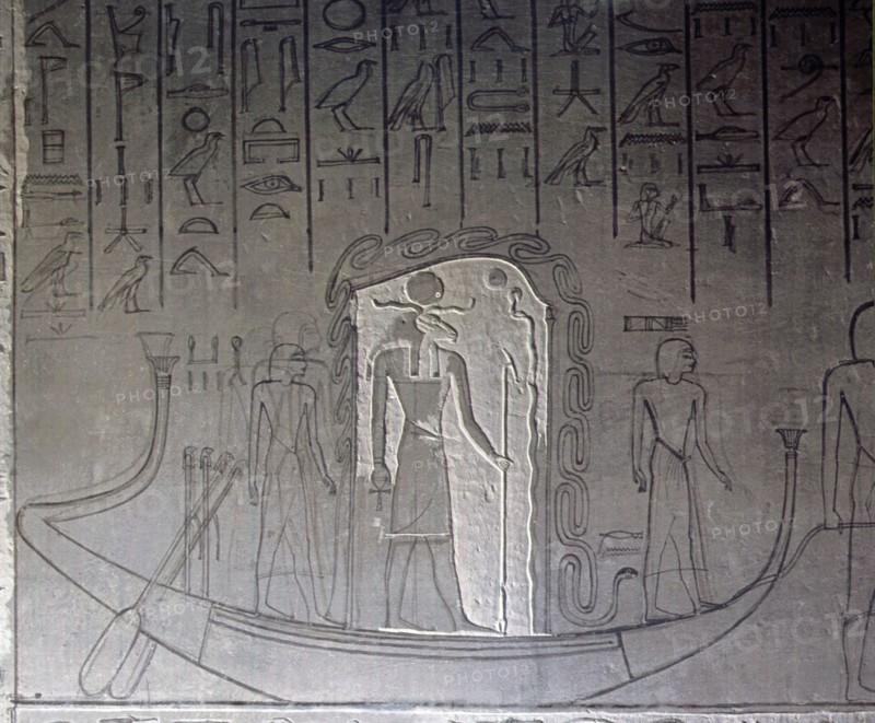 Efu Ra, the dead sun is drawn in the Evening Boat through the Realms of the Night