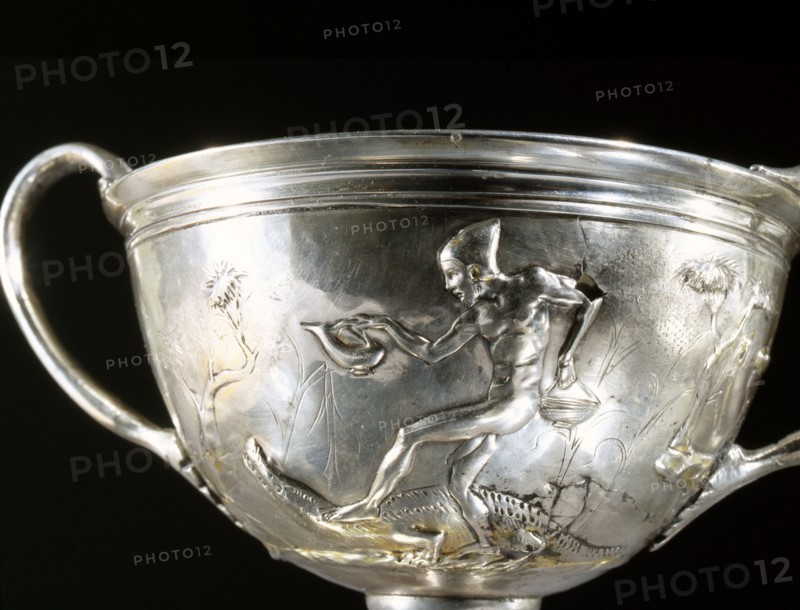 This side of the silver gilded skyphos depicts the pharaoh of Upper Egypt Achthoes (Akhtoy)