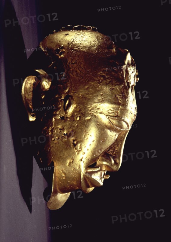 A gold head, probably attached to the royal stool, perhaps the golden stool, symbol of the Ashanti emperor
