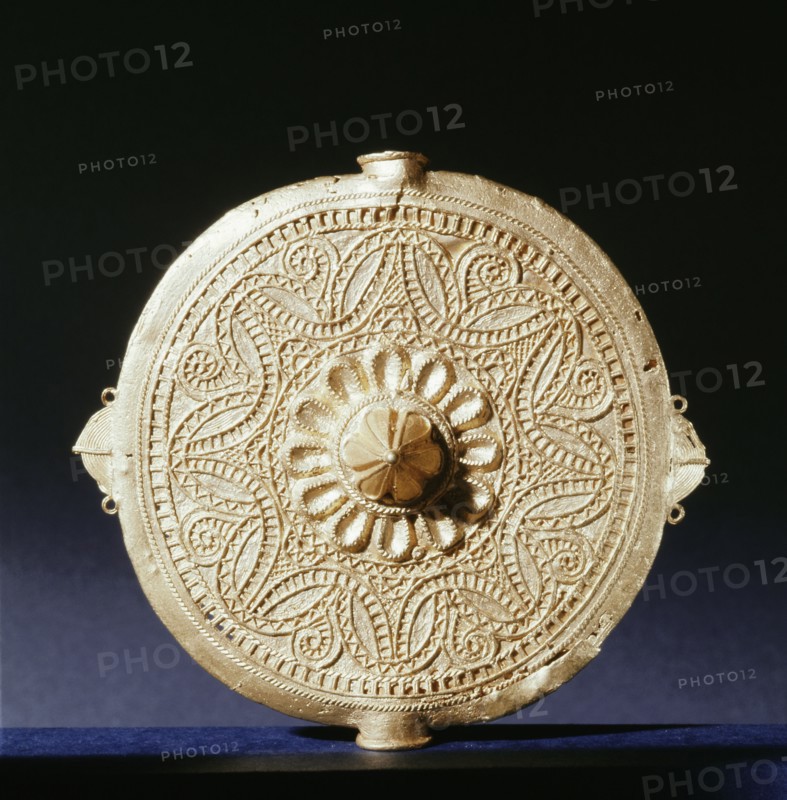 Jewellery worn as insignia by senior officials of the court of the Ashanti kings