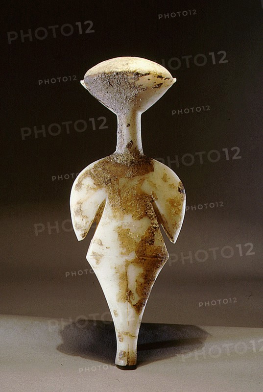 Cycladic figurine of the Louros type of the Grotta Pelos culture