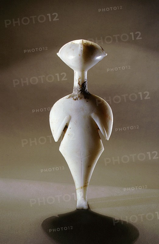 Cycladic figurine of the Louros type of the Grotta Pelos culture