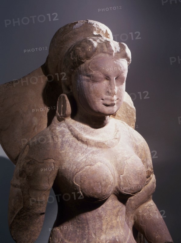 Statue of a goddess, possibly Parvati, standing in samapada (literally without bending)