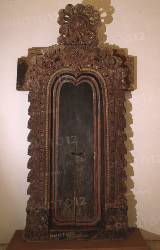 In the nineteenth century richly carved and gilded doors were a feature of royal compounds in northern Bali, echoing the forms of temple decoration