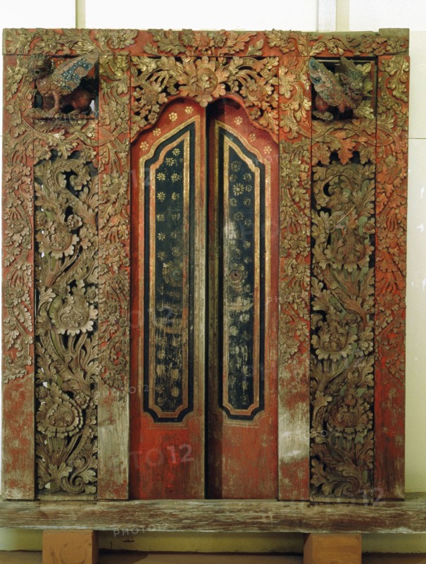 In the nineteenth century richly carved and gilded doors were a feature of royal compounds in northern Bali, echoing the forms of temple decoration