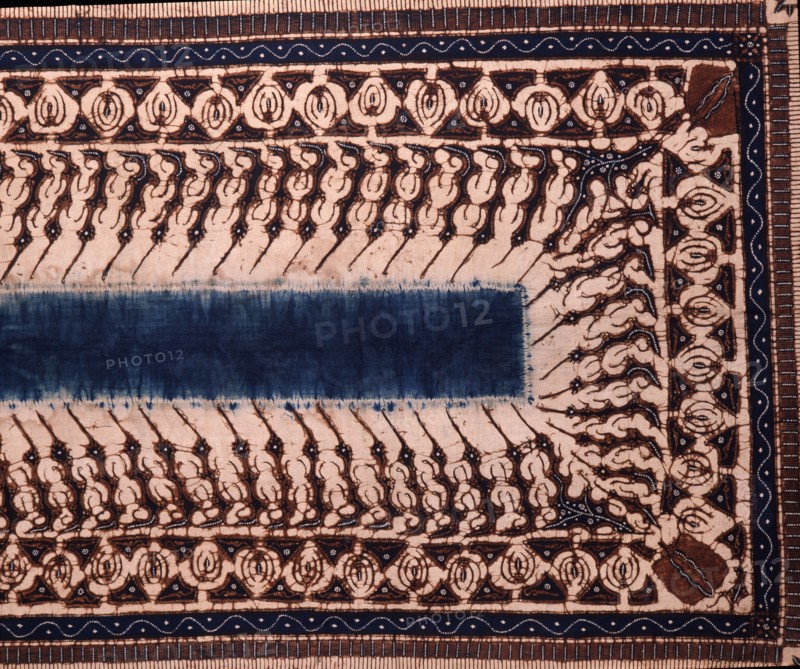 A batik kemben (mans headscarf)