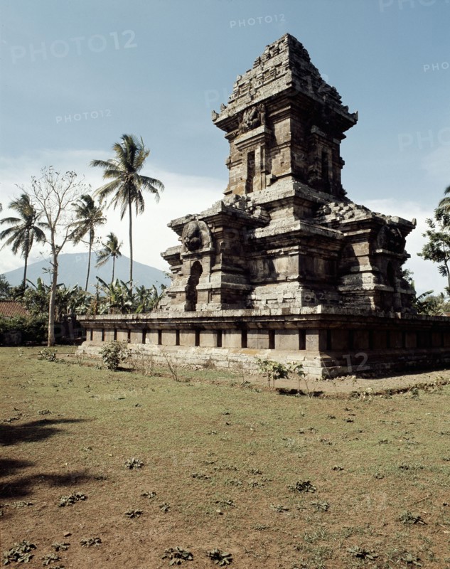 The temple complex at Lara Jonggrang consists of three main sanctuaries dedicated to Shiva, Brahma and Vishnu and three minor ones dedicated to particular forms of Shiva and Shivas bull mount, Nandi