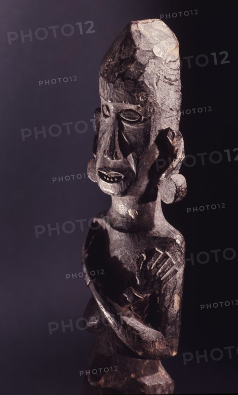 Amulets were used by the Ngaju and neighbouring Dayak peoples to ward off enemies, provide protection in war, and to bring good fortune and health