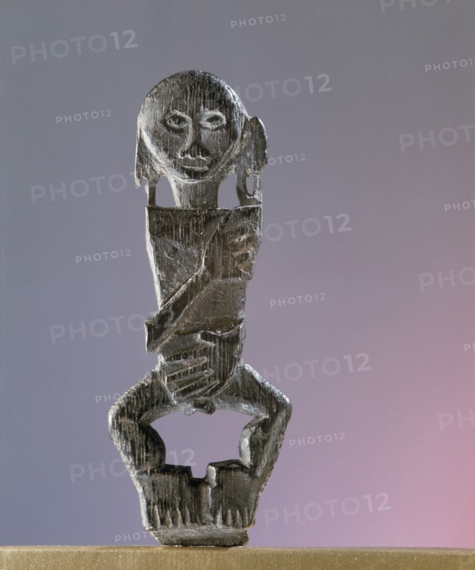 Amulets were used by the Ngaju and neighbouring Dayak peoples to ward off enemies, provide protection in war, and to bring good fortune and health