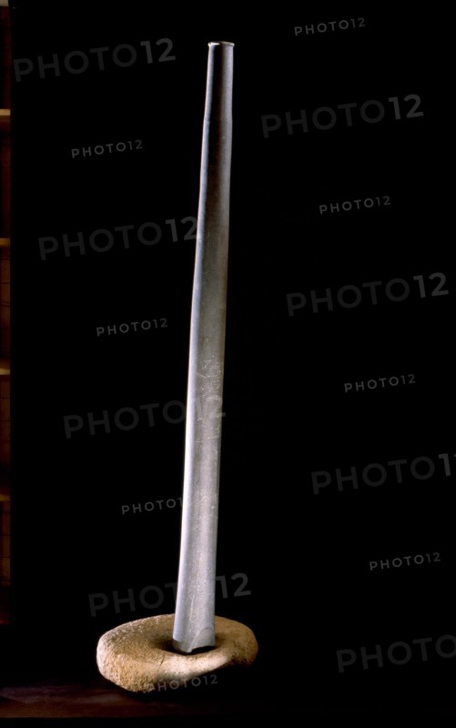 A proto Bactrian lingham and white yoni