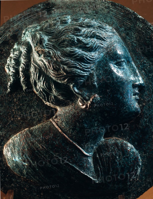 Mirror case lid with the profile of a woman in relief with her jewellery added in cilver