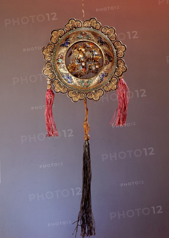 Bridal jewel with a design of a phoenix on one side and a Chi lin (unicorn) on the other