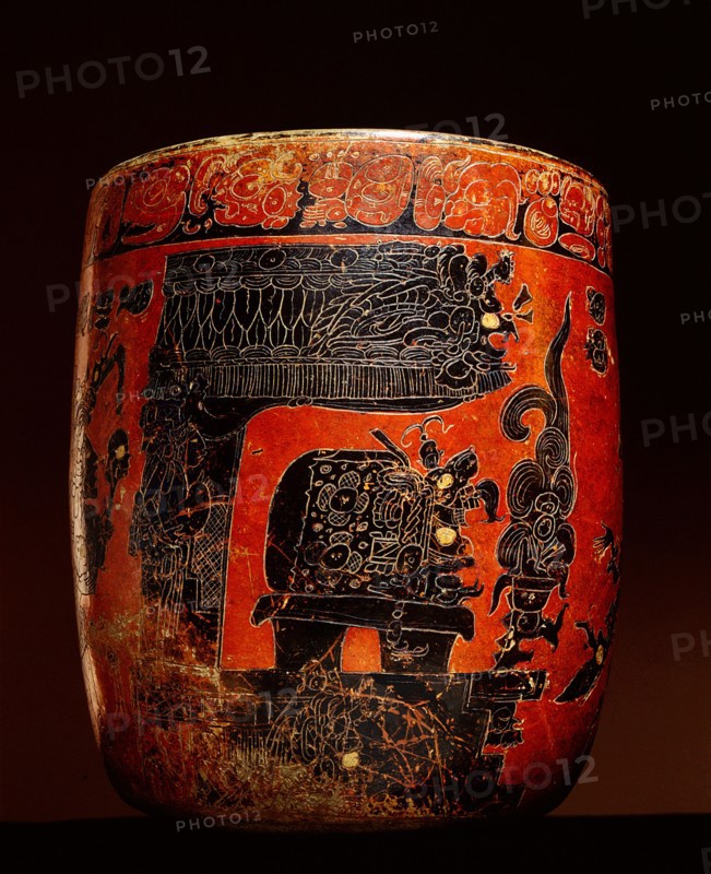 Red and black vase incised with ten figures