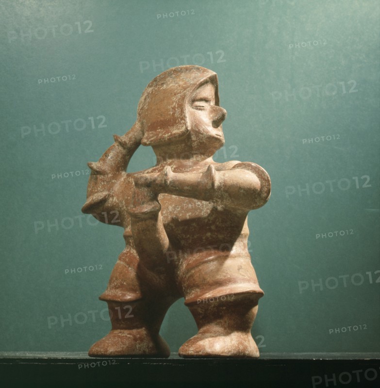 Standing ithyphallic figure, holding phallus
