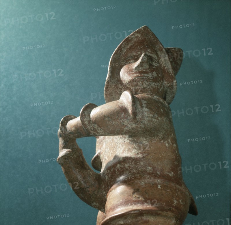 Standing ithyphallic figure, holding phallus