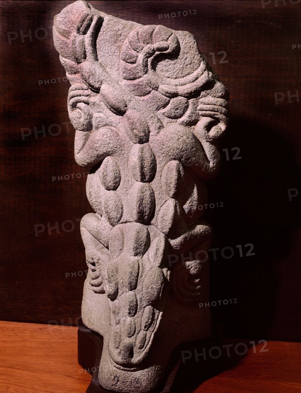 Palmate stone sculpted in the form of a lizard