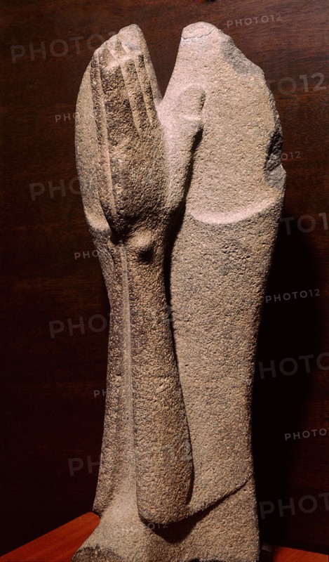 Stone carving (palmate) of hands