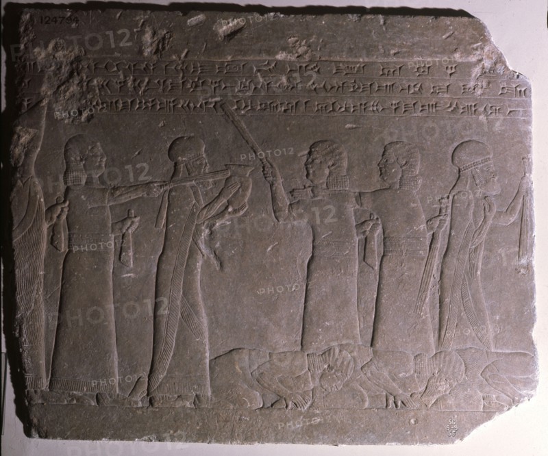 Elamite kings forced to act as servants at Ashurbanipals court